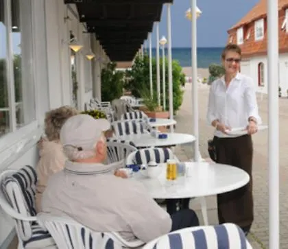 Strandhotel Отель Ховахт