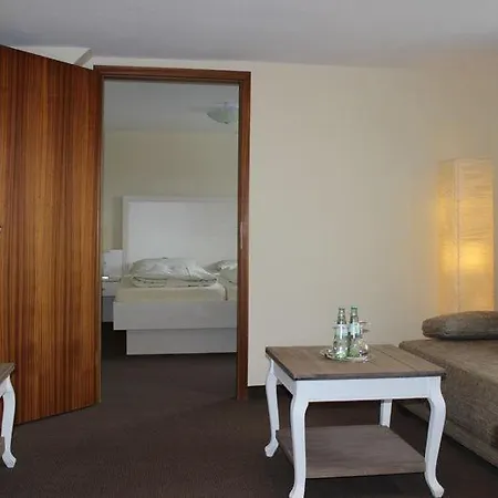 Strandhotel Отель Ховахт
