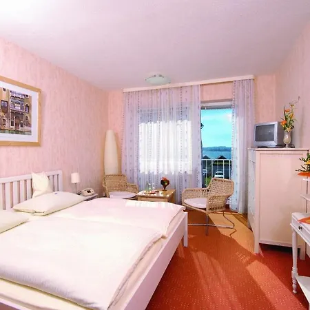 Strandhotel 3* Ховахт